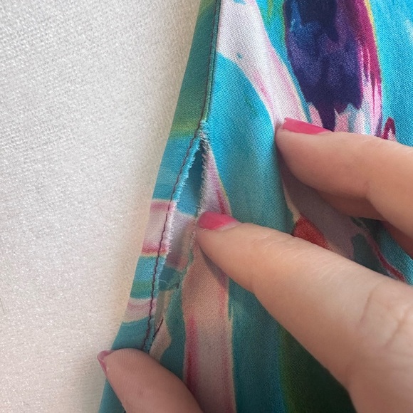 Diane von Furstenberg Silk Blend Sleeveless Low Cut Blue & Purple Blouse Size 2 - Picture 4 of 4